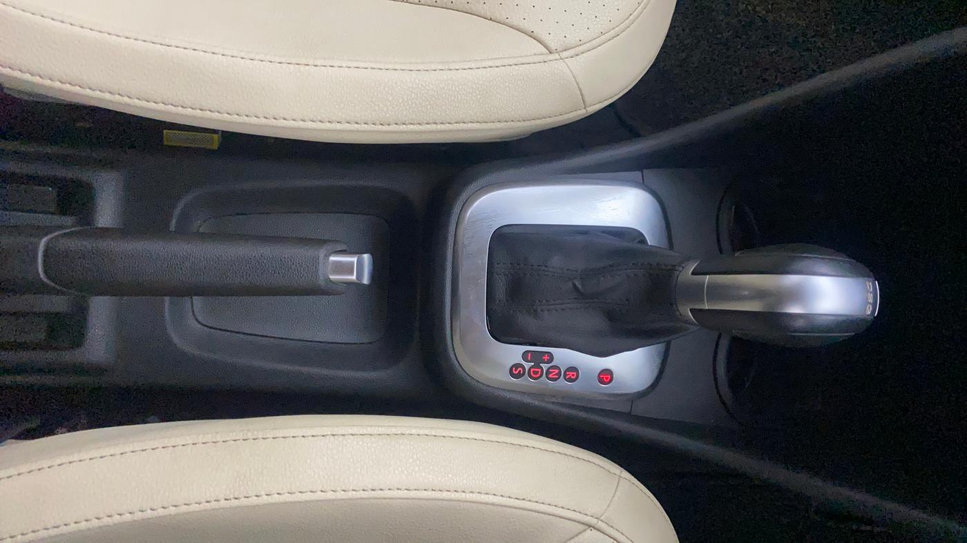 2019 Volkswagen Vento HIGHLINE PLUS 1.2 AT 16 ALLOY, Petrol, Automatic, 65,345 km, Gear Lever