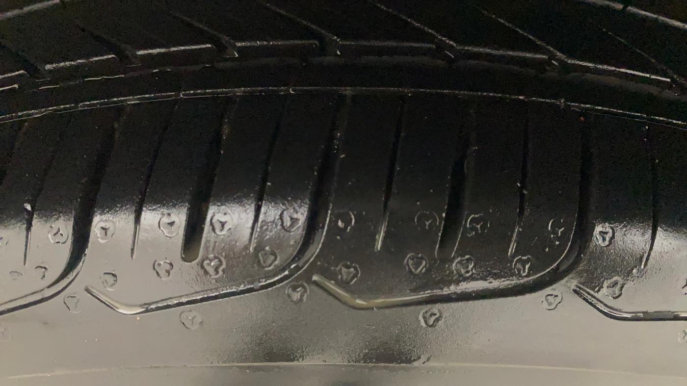 2019 Volkswagen Vento HIGHLINE PLUS 1.2 AT 16 ALLOY, Petrol, Automatic, 65,345 km, Left Front Tyre Tread