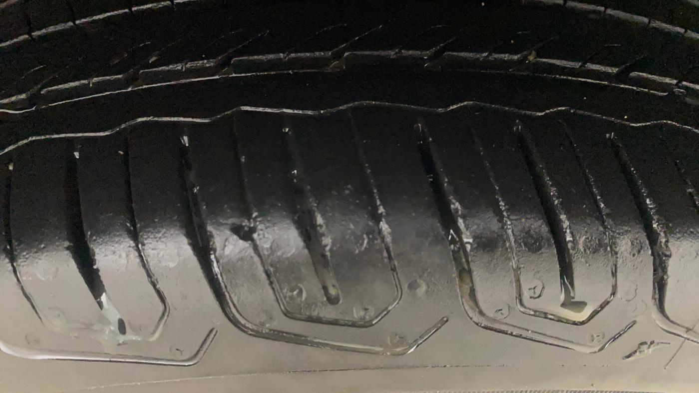 2019 Volkswagen Vento HIGHLINE PLUS 1.2 AT 16 ALLOY, Petrol, Automatic, 65,345 km, Left Rear Tyre Tread
