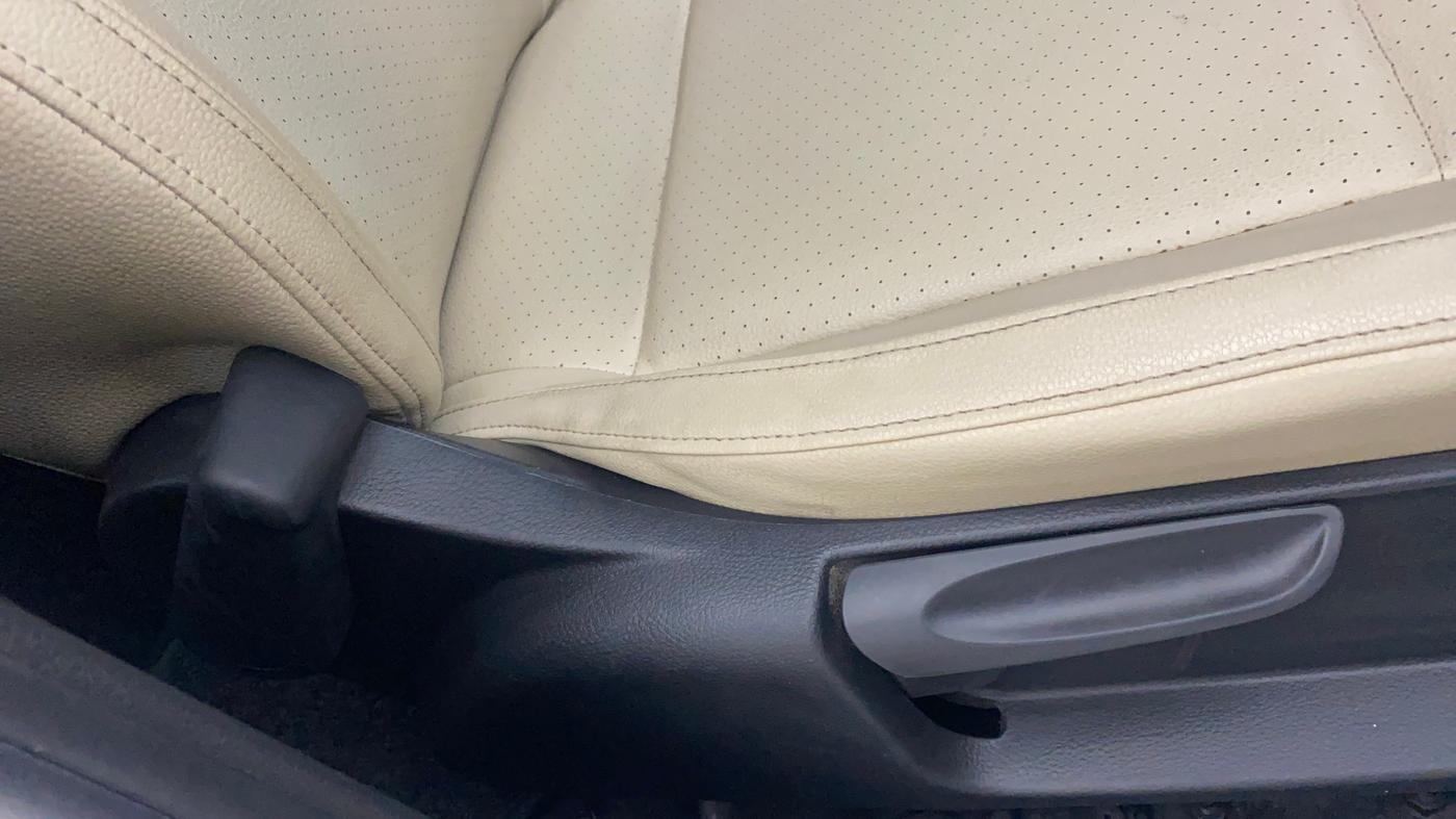 2019 Volkswagen Vento HIGHLINE PLUS 1.2 AT 16 ALLOY, Petrol, Automatic, 65,345 km, Driver Side Adjustment Panel