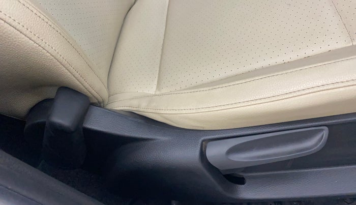 2019 Volkswagen Vento HIGHLINE PLUS 1.2 AT 16 ALLOY, Petrol, Automatic, 65,279 km, Driver Side Adjustment Panel