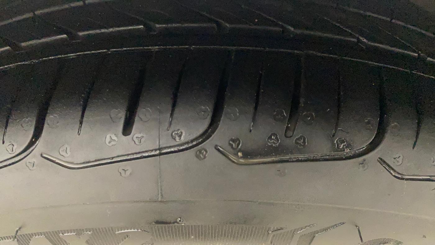 2019 Volkswagen Vento HIGHLINE PLUS 1.2 AT 16 ALLOY, Petrol, Automatic, 65,345 km, Right Front Tyre Tread