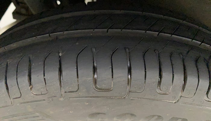 2015 Maruti Wagon R 1.0 LXI CNG, CNG, Manual, 64,511 km, Right Rear Tyre Tread