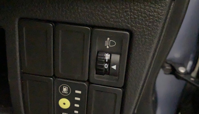 2015 Maruti Wagon R 1.0 LXI CNG, CNG, Manual, 64,511 km, Dashboard - Headlight height adjustment not working