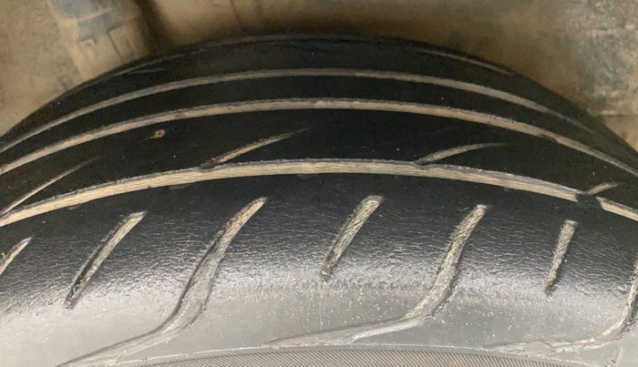 2012 Honda City 1.5L I-VTEC V MT, Petrol, Manual, 1,00,978 km, Right Rear Tyre Tread