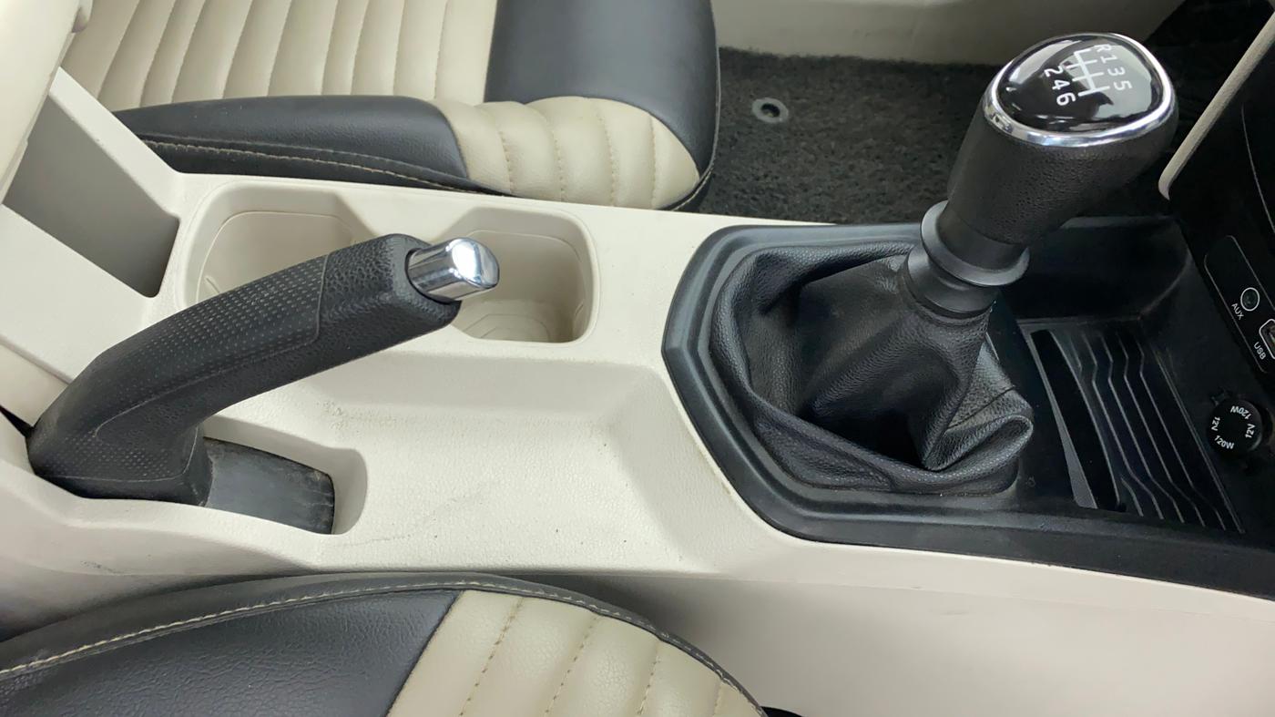 2019 Mahindra XUV300 1.5 W6 MT, Diesel, Manual, 43,660 km, Gear Lever