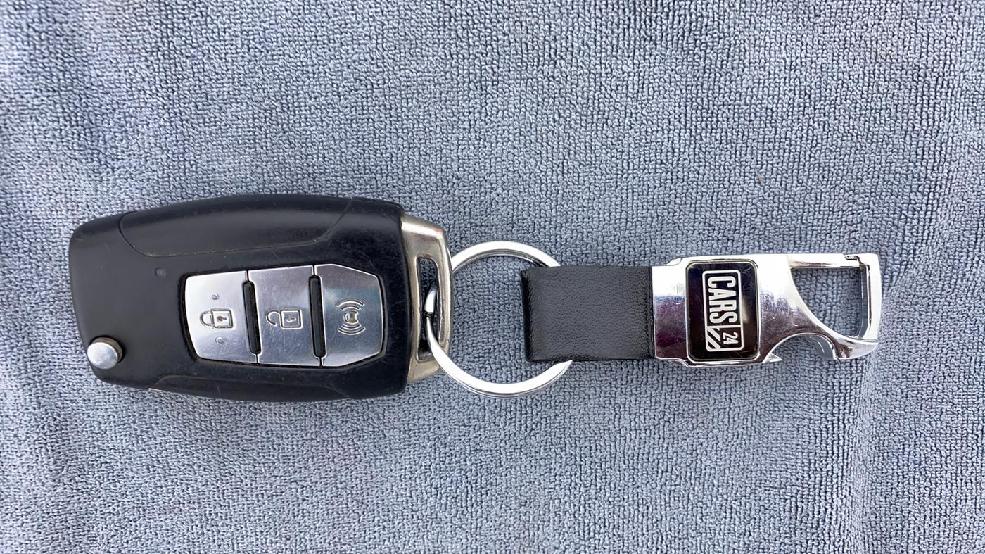 2019 Mahindra XUV300 1.5 W6 MT, Diesel, Manual, 43,660 km, Key Close Up