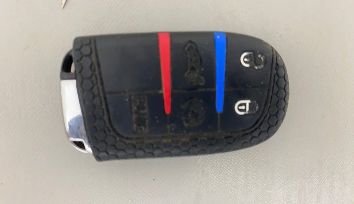 2017 Jeep Compass LONGITUDE 2.0 DIESEL, Diesel, Manual, 1,27,577 km, Key Close Up