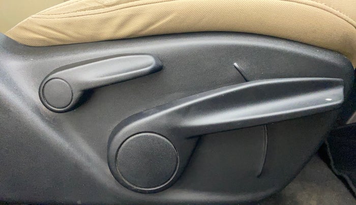 2017 Jeep Compass LONGITUDE 2.0 DIESEL, Diesel, Manual, 1,27,577 km, Driver Side Adjustment Panel