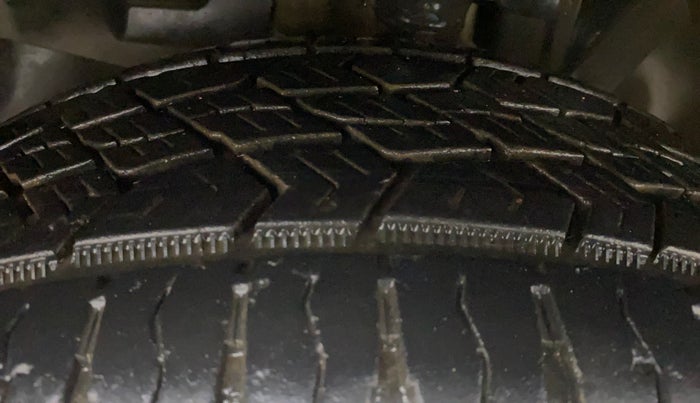 2017 Jeep Compass LONGITUDE 2.0 DIESEL, Diesel, Manual, 1,27,577 km, Left Front Tyre Tread