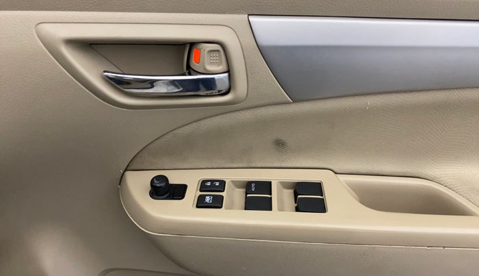 2015 Maruti Ertiga ZXI, Petrol, Manual, 1,08,634 km, Driver Side Door Panels Control