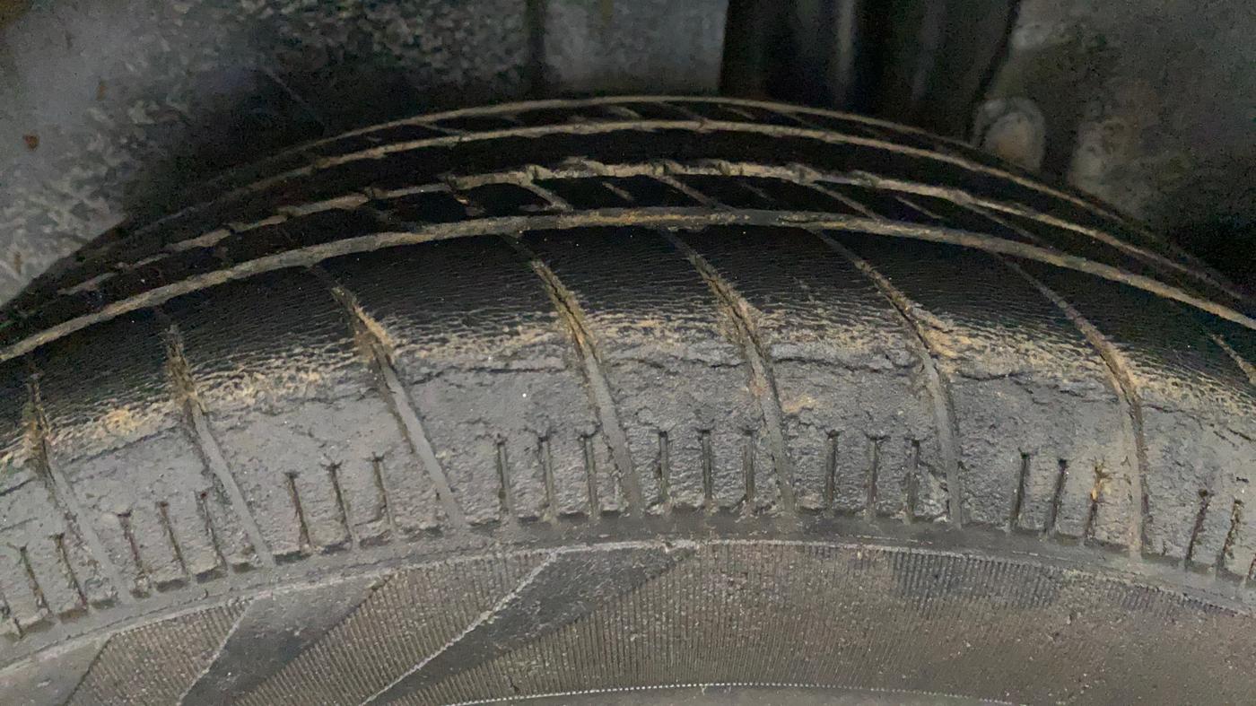 2015 Maruti Ertiga ZXI, Petrol, Manual, 1,08,634 km, Left Rear Tyre Tread