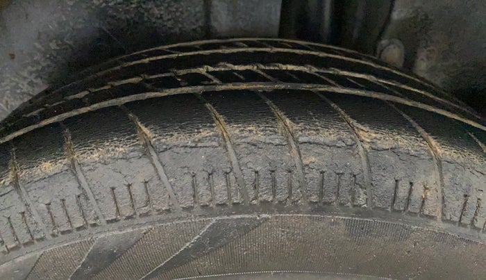 2015 Maruti Ertiga ZXI, Petrol, Manual, 1,08,634 km, Left Rear Tyre Tread
