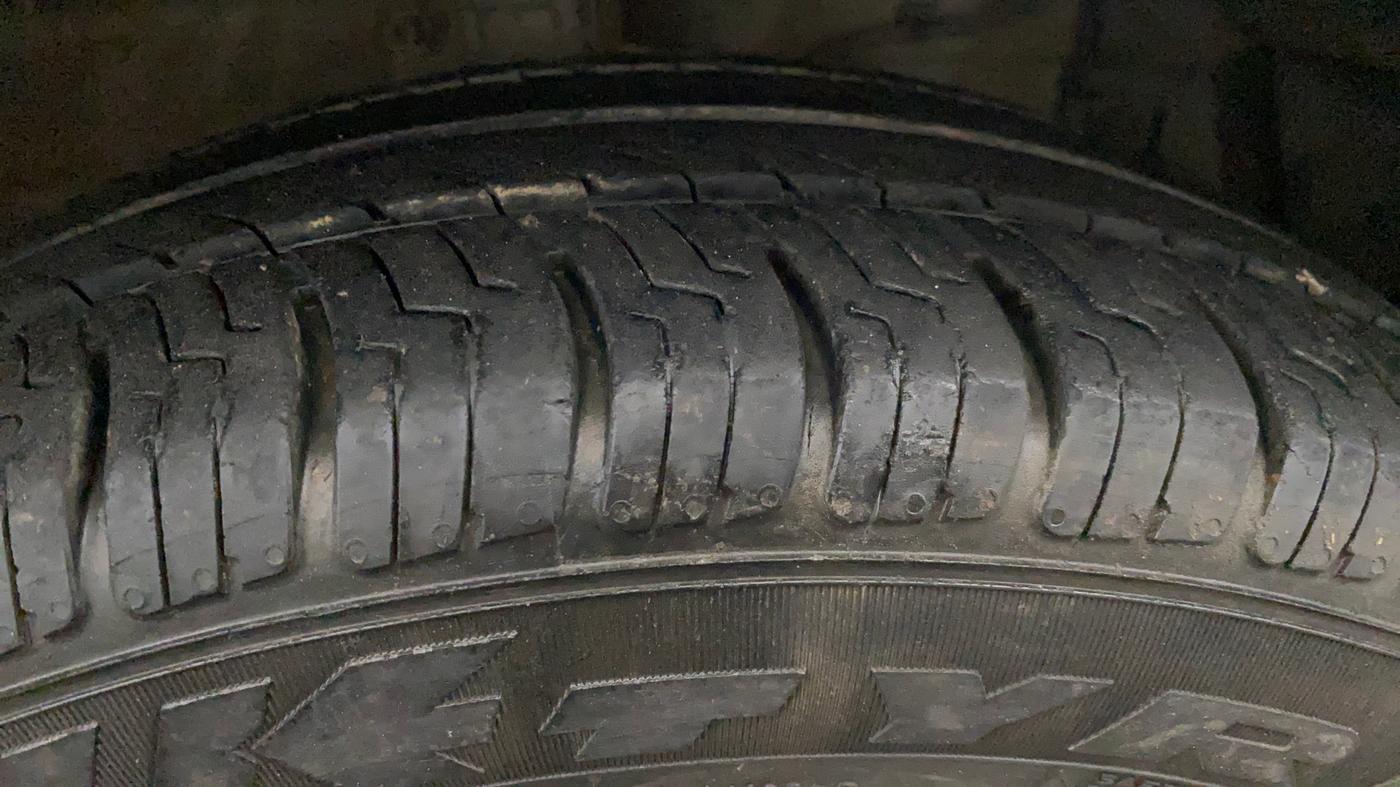 2015 Maruti Ertiga ZXI, Petrol, Manual, 1,08,634 km, Right Front Tyre Tread