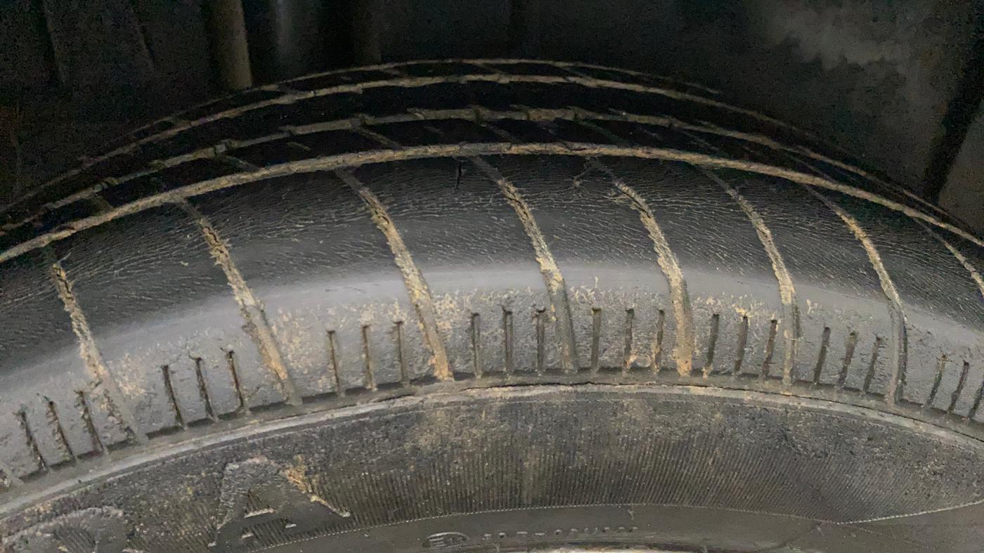 2015 Maruti Ertiga ZXI, Petrol, Manual, 1,08,634 km, Right Rear Tyre Tread