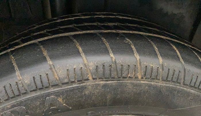 2015 Maruti Ertiga ZXI, Petrol, Manual, 1,08,634 km, Right Rear Tyre Tread