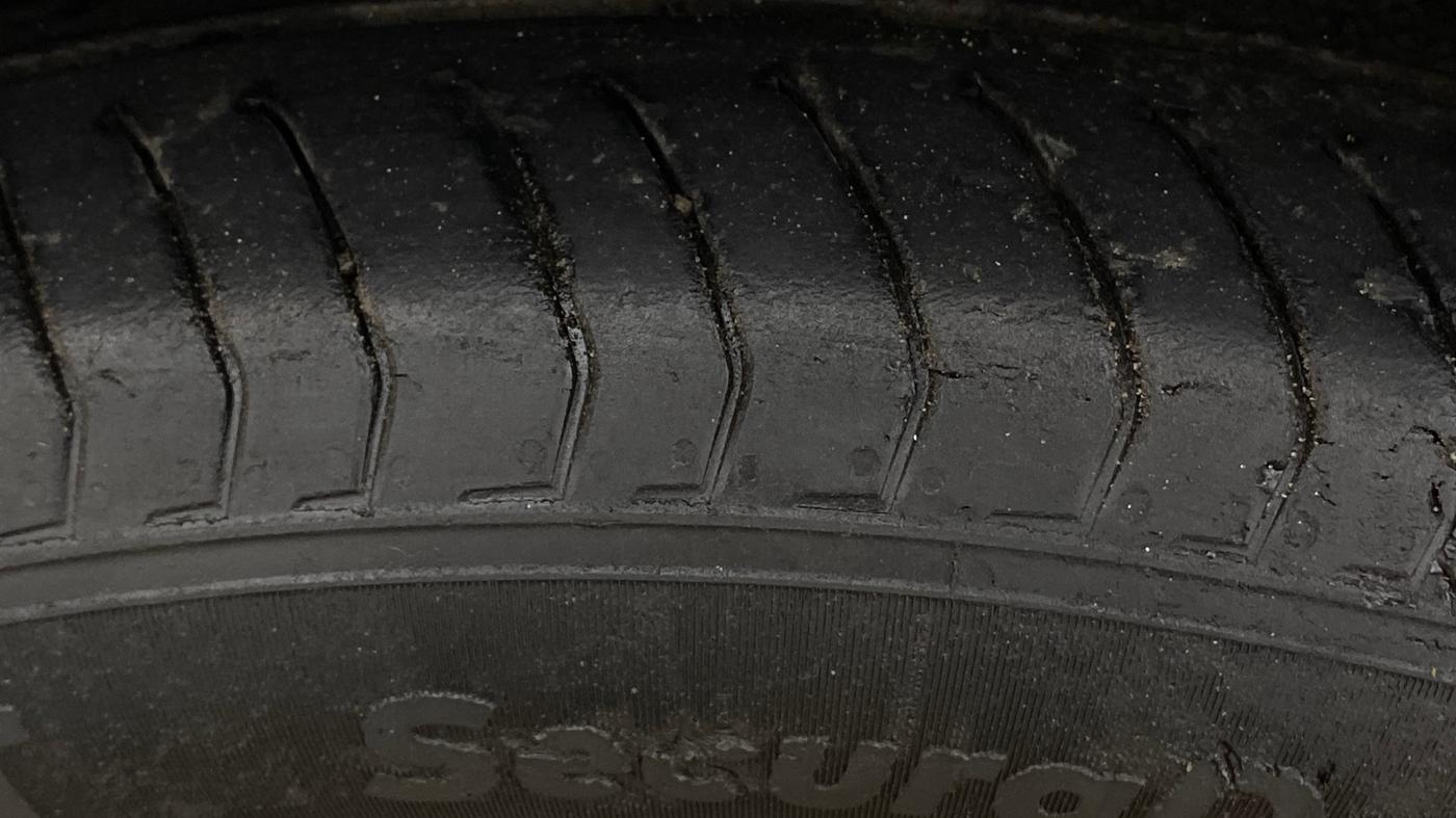 2023 Volkswagen TAIGUN TOPLINE 1.0 TSI AT, Petrol, Automatic, 31,823 km, Left Front Tyre Tread