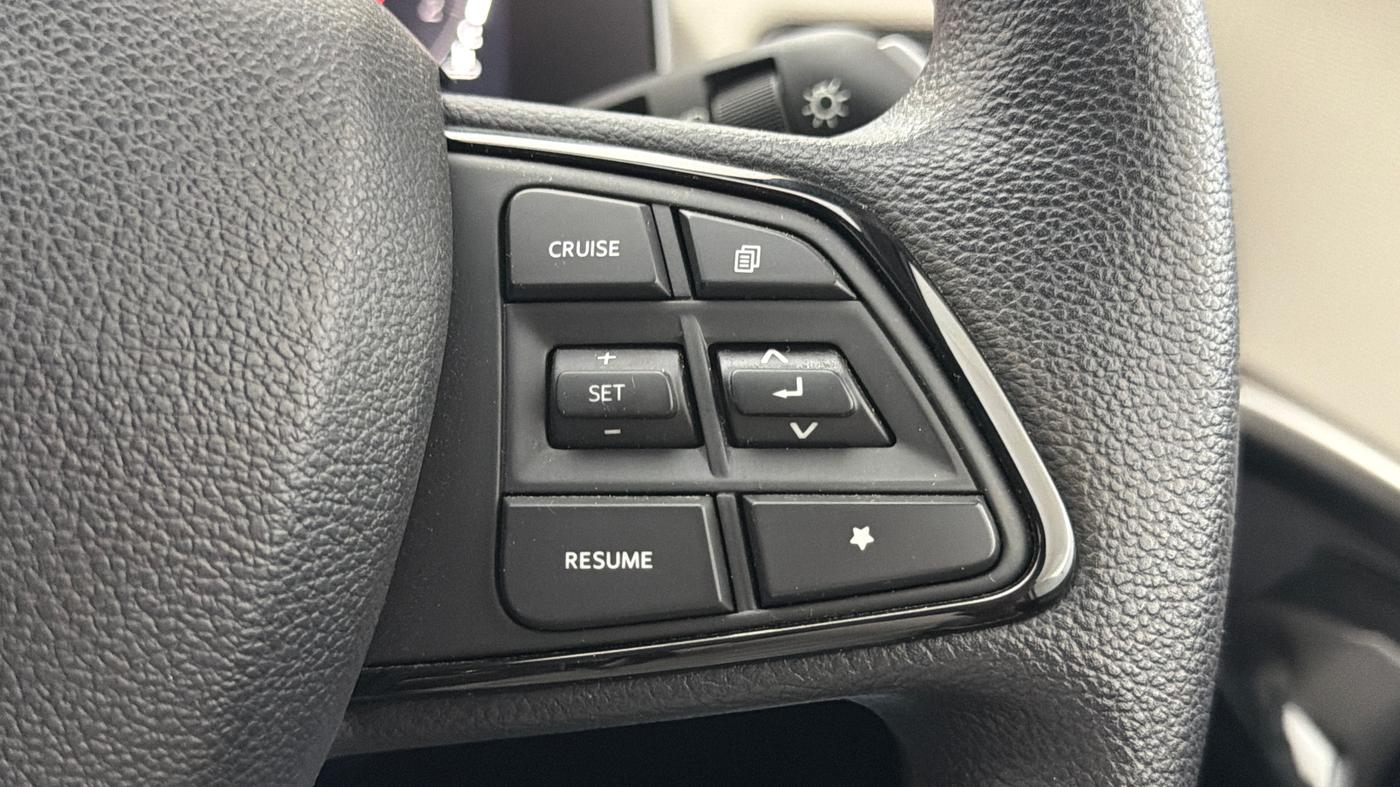 2025 Mahindra XUV700 AX 5 P AT 5 STR, Petrol, Automatic, 3,138 km, Adaptive Cruise Control