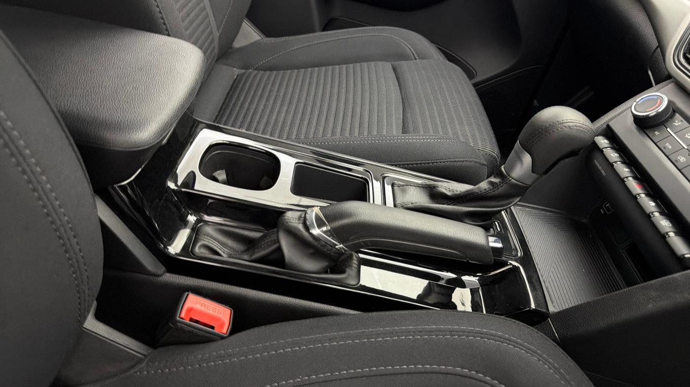 2025 Mahindra XUV700 AX 5 P AT 5 STR, Petrol, Automatic, 3,138 km, Gear Lever