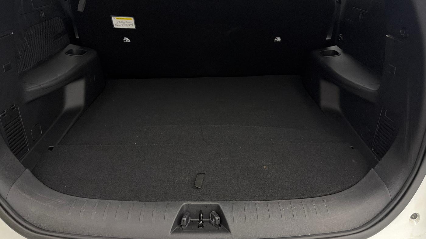 2025 Mahindra XUV700 AX 5 P AT 5 STR, Petrol, Automatic, 3,138 km, Boot Inside