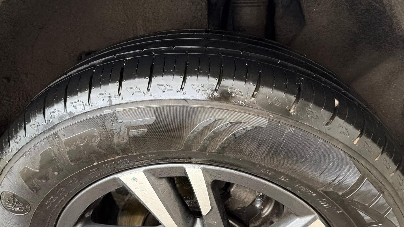 2025 Mahindra XUV700 AX 5 P AT 5 STR, Petrol, Automatic, 3,138 km, Left Rear Tyre Tread