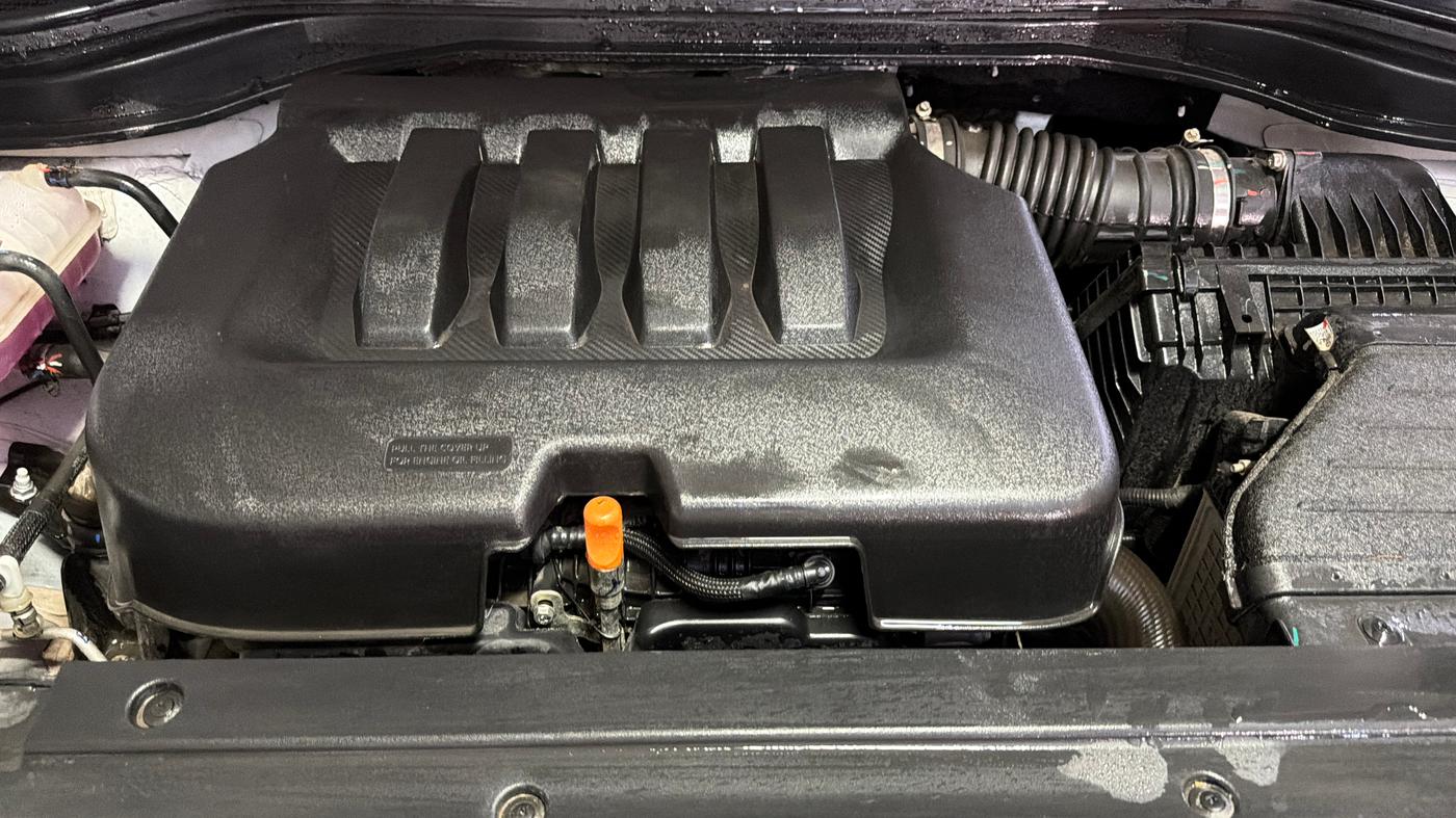 2025 Mahindra XUV700 AX 5 P AT 5 STR, Petrol, Automatic, 3,138 km, Engine View