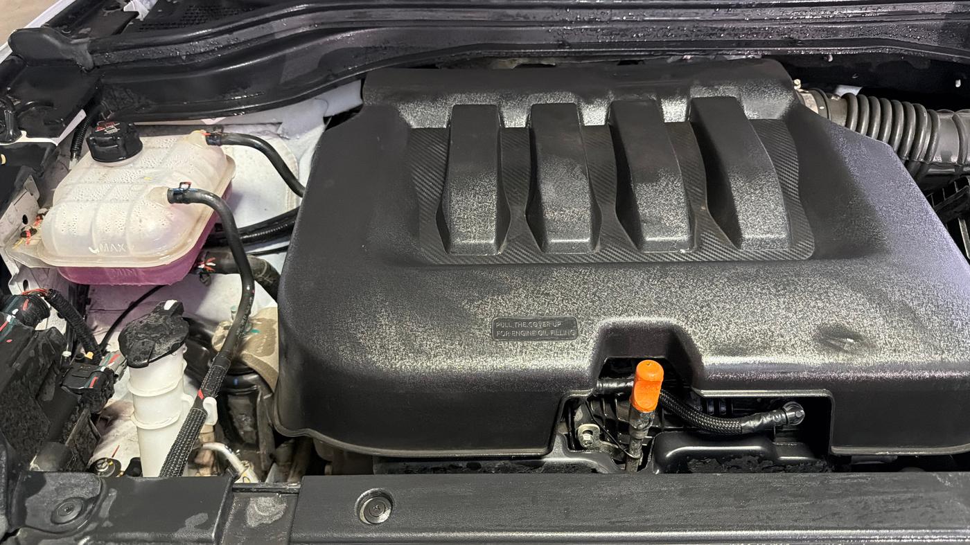 2025 Mahindra XUV700 AX 5 P AT 5 STR, Petrol, Automatic, 3,138 km, Engine View - Right