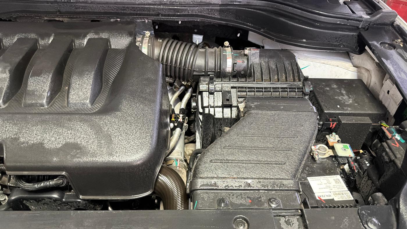 2025 Mahindra XUV700 AX 5 P AT 5 STR, Petrol, Automatic, 3,138 km, Engine View - Left