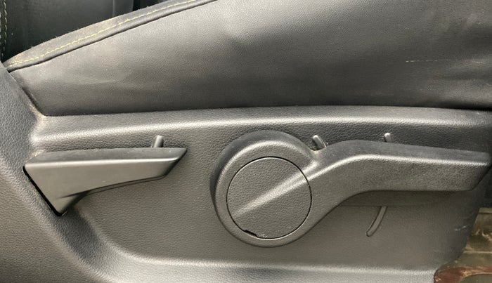 2021 Mahindra Thar LX HT PETROL 4WD MT, Petrol, Manual, 50,020 km, Driver Side Adjustment Panel