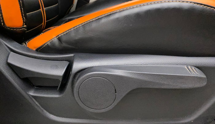 2019 Mahindra XUV300 W8 1.5 DIESEL, Diesel, Manual, 68,467 km, Driver Side Adjustment Panel