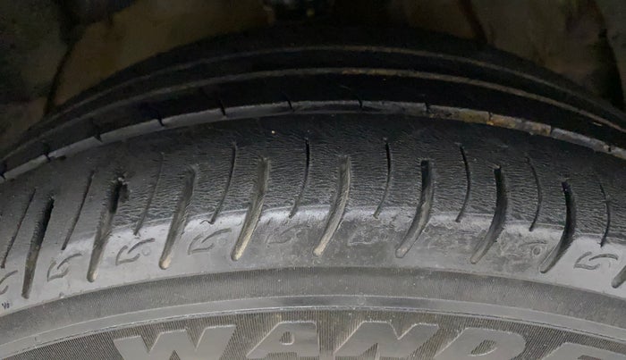 2019 Mahindra XUV300 W8 1.5 DIESEL, Diesel, Manual, 68,467 km, Right Front Tyre Tread