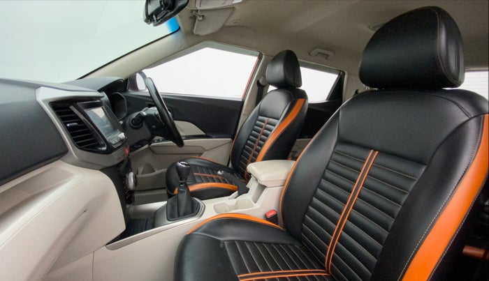 2019 Mahindra XUV300 W8 1.5 DIESEL, Diesel, Manual, 68,467 km, Right Side Front Door Cabin