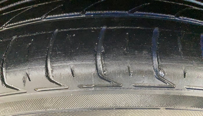 2013 Volkswagen Polo COMFORTLINE 1.2L, Diesel, Manual, 72,951 km, Left Front Tyre Tread