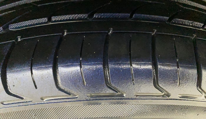 2013 Volkswagen Polo COMFORTLINE 1.2L, Diesel, Manual, 72,951 km, Left Rear Tyre Tread