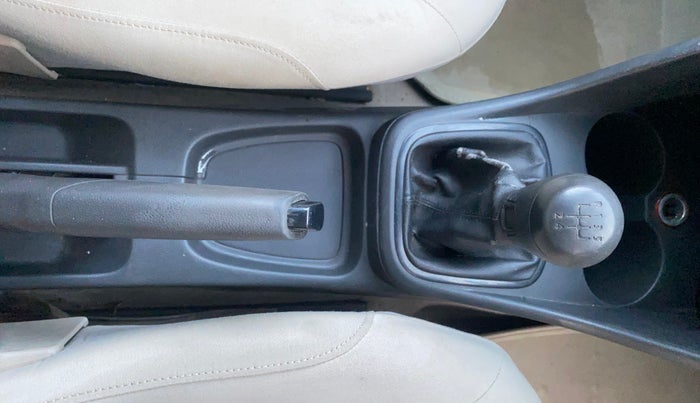 2013 Volkswagen Polo COMFORTLINE 1.2L, Diesel, Manual, 72,951 km, Gear Lever