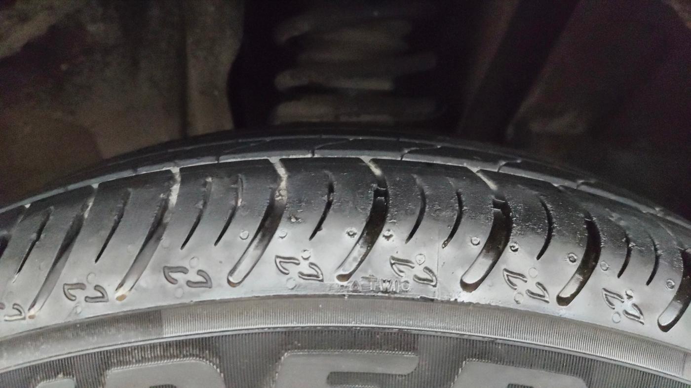 2024 Nissan MAGNITE XV PREMIUM TURBO CVT, Petrol, Automatic, 7,047 km, Right Front Tyre Tread