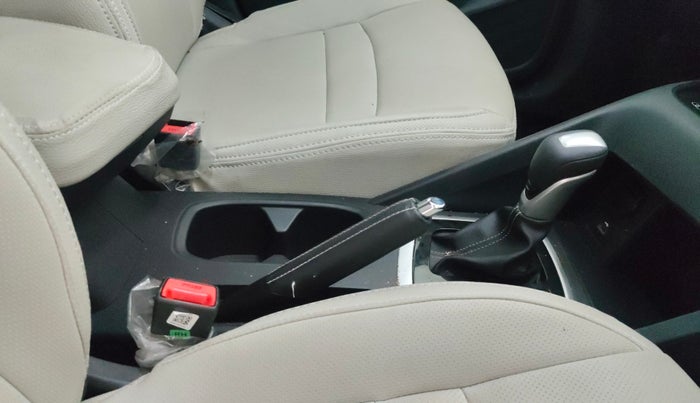 2024 Nissan MAGNITE XV PREMIUM TURBO CVT, Petrol, Automatic, 7,047 km, Gear Lever