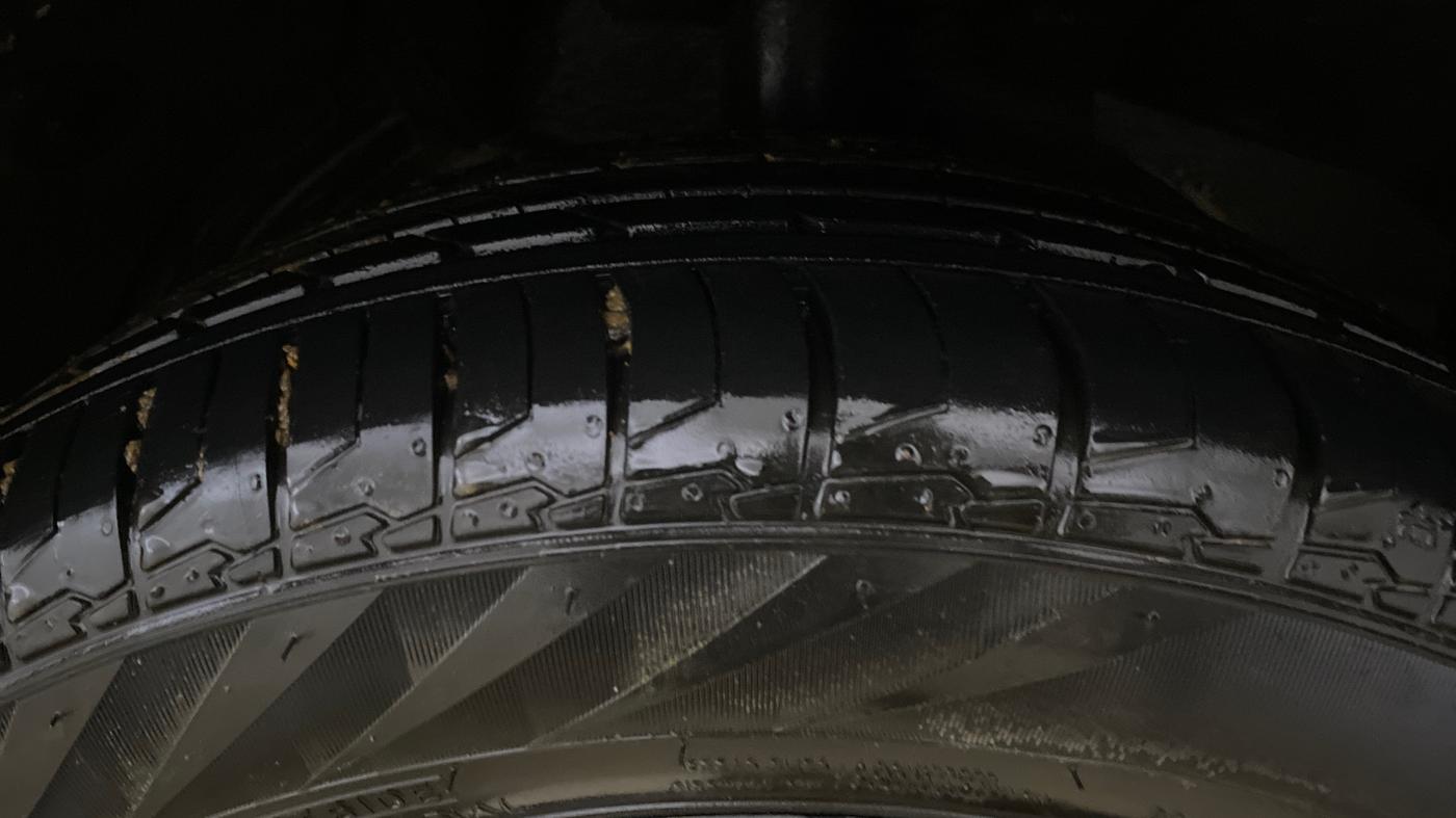 2020 MG HECTOR SHARP 1.5 DCT PETROL, Petrol, Automatic, 55,768 km, Right Front Tyre Tread
