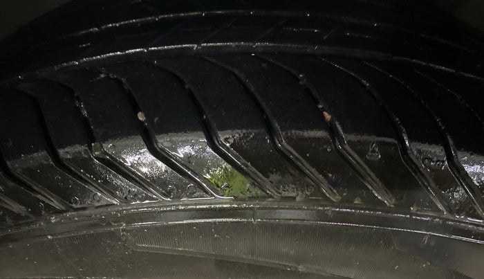 2019 Ford Ecosport TITANIUM 1.5L SPORTS(SUNROOF) DIESEL, Diesel, Manual, 80,586 km, Right Front Tyre Tread