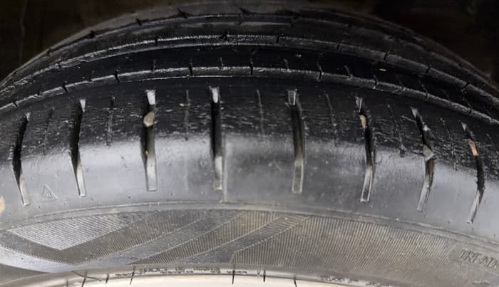 2023 Maruti Baleno ZETA PETROL 1.2, Petrol, Manual, 46,071 km, Right Front Tyre Tread