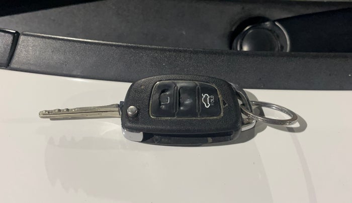 2015 Hyundai Xcent S 1.2, Petrol, Manual, 57,684 km, Key Close Up