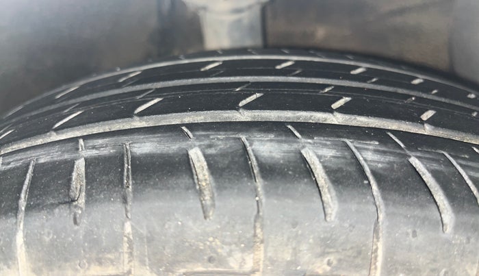 2015 Hyundai Xcent S 1.2, Petrol, Manual, 57,684 km, Right Front Tyre Tread