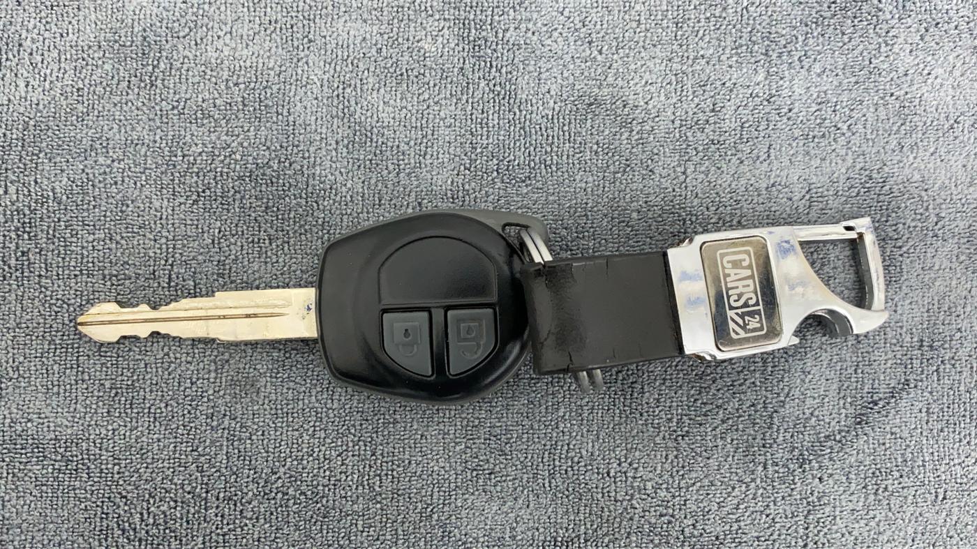2016 Maruti Swift LXI (O), Petrol, Manual, 8,717 km, Key Close Up