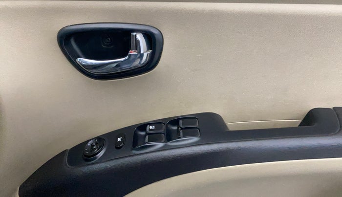 2013 Hyundai i10 SPORTZ 1.2, Petrol, Manual, 90,776 km, Driver Side Door Panels Control