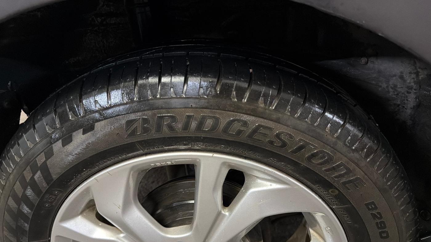 2019 Honda Amaze 1.2L I-VTEC V CVT, Petrol, Automatic, 68,743 km, Right Rear Tyre Tread