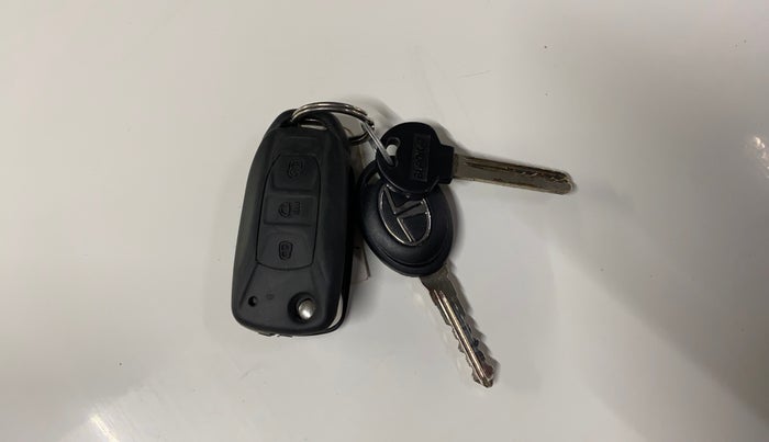 2017 Tata TIGOR XT PETROL, Petrol, Manual, 56,510 km, Key Close Up