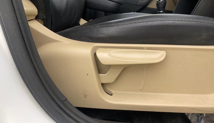 2016 Volkswagen Ameo HIGHLINE1.2L, Petrol, Manual, 38,382 km, Driver Side Adjustment Panel