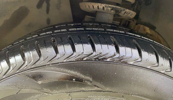 2016 Volkswagen Ameo HIGHLINE1.2L, Petrol, Manual, 38,382 km, Left Front Tyre Tread