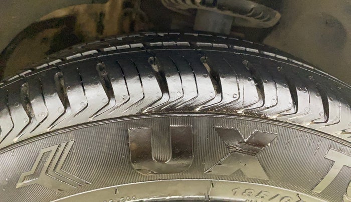 2016 Volkswagen Ameo HIGHLINE1.2L, Petrol, Manual, 38,382 km, Right Front Tyre Tread