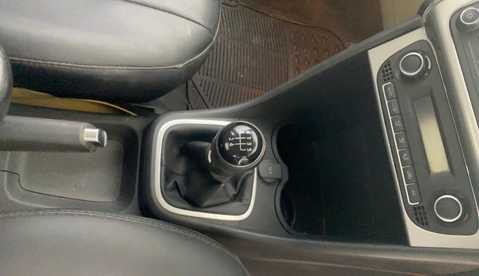 2016 Volkswagen Ameo HIGHLINE1.2L, Petrol, Manual, 38,382 km, Gear Lever